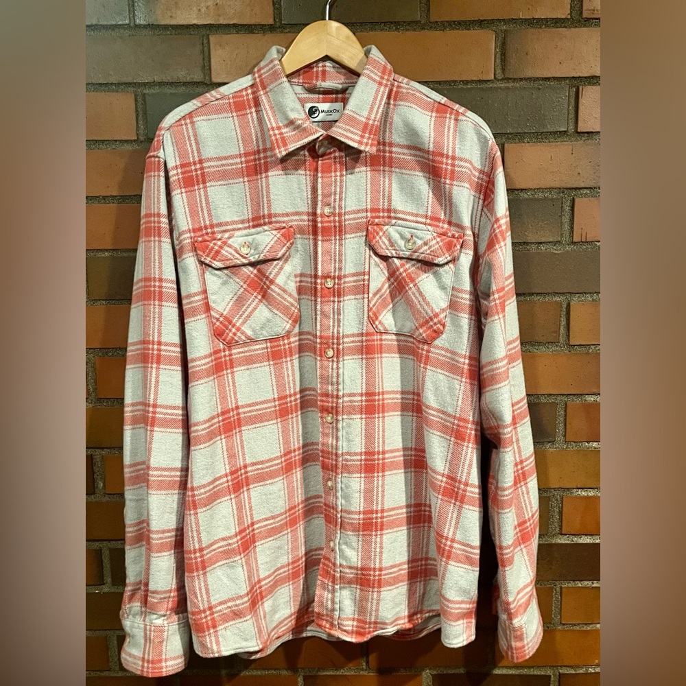 MuskOx Field Grand Flannel Men's Shirt. XL. Color is Oatmeal
